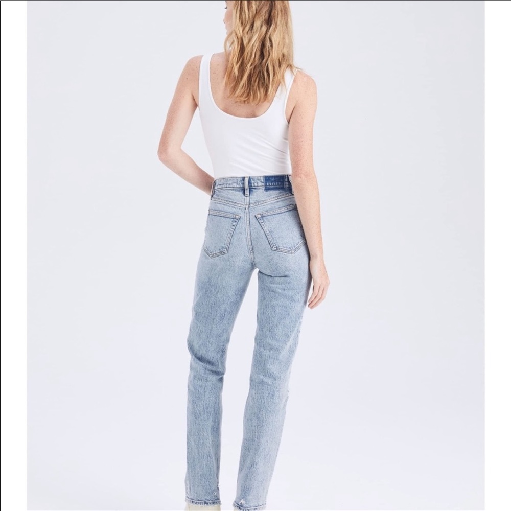A&F Ultra High Rise 90s Straight Jeans in Acid Wash Size 25 short